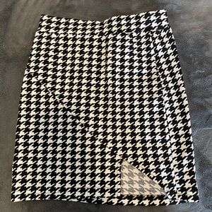 SHEIN Black and White Asymmetrical Pencil Skirt